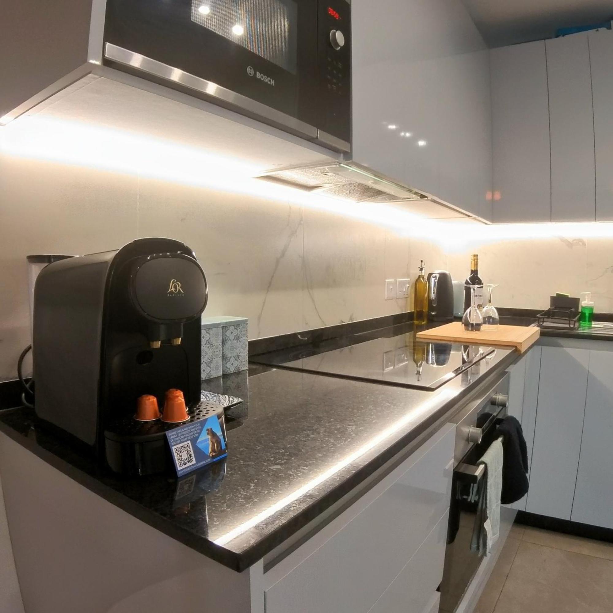 New Luxury Sunrise Oceanview Apartment In Gibraltar Eksteriør billede